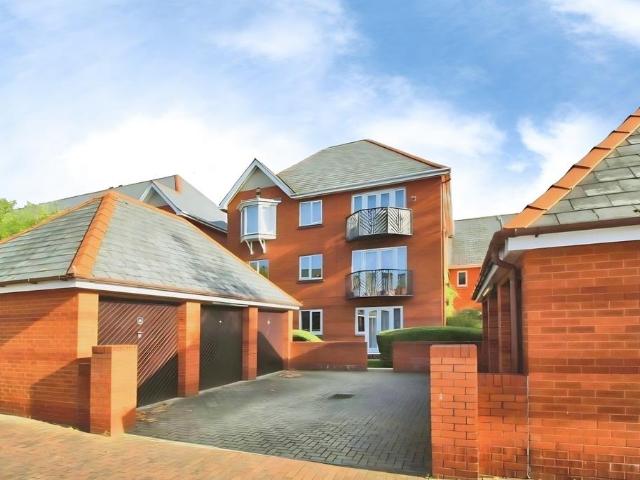 Winnipeg Quay, Salford Quays. 3 bed apartment to rent £1,400 pcm £323 pw