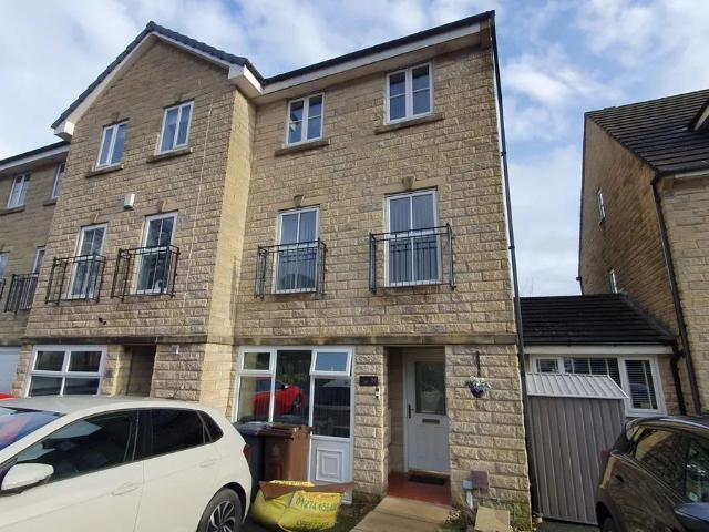 Winscar Avenue, Queensbury, Bradford BD6, 2 bed flat to rent, £1,083 pcm | PrimeLocation