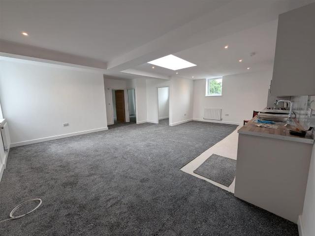 Winsford Avenue, Coventry CV5, 2 bed flat to rent, £1,100 pcm | PrimeLocation