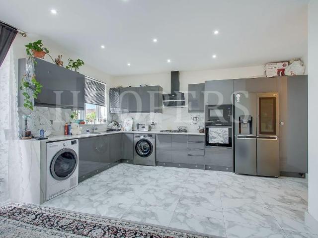 Winslow Close, London, NW10 6 bed semi detached house to rent £4,000 pcm £923 pw