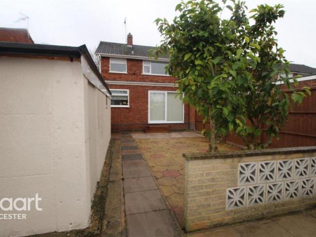 Winslow Drive, Wigston 3 bed semi detached house to rent £1,200 pcm £277 pw