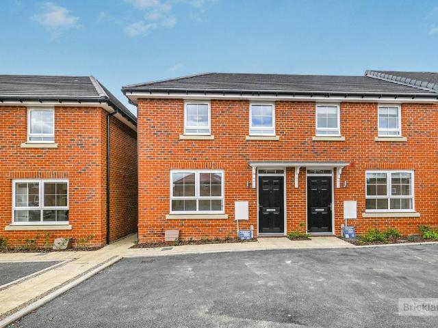 Winston Avenue, Sittingbourne, ME10 3 bed house to rent £1,800 pcm £415 pw