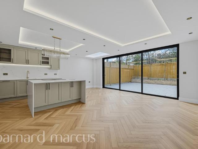 Winston Close, LONDON 4 bed house to rent £5,500 pcm £1,269 pw