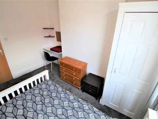Winston Gardens, Headingley, Leeds, West Yorkshire LS6, 1 bed terraced house to rent, £433 pcm | PrimeLocation