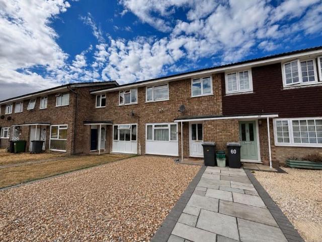 Winston Way, Thatcham RG19 2 bed terraced house to rent £1,550 pcm £358 pw