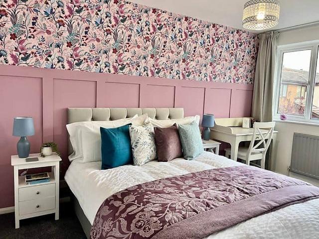 Winstanley Road 3BR House Walk to town | Sleeps