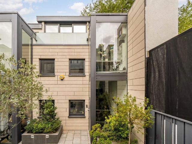 Wiblin Mews, London NW5 3 bed house to rent £5,000 pcm £1,154 pw