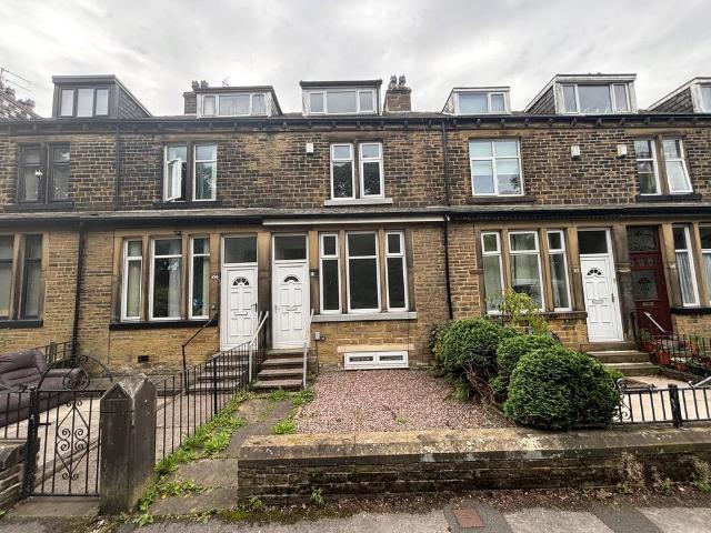 Wibsey Park Avenue, Bradford, West. 3 bed terraced house to rent £925 pcm £213 pw