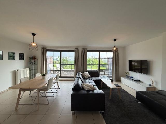WICHELEN Ruim duplexappartement met mooi terras