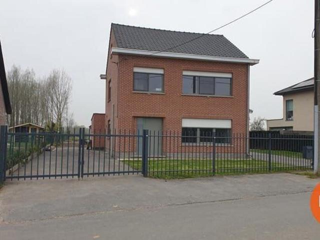 WICHELEN Ruime woning met multifunctionele loods