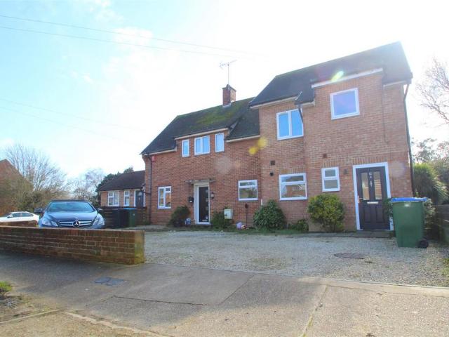 Wick Farm Road, Wick 3 bed house to rent £1,500 pcm £346 pw