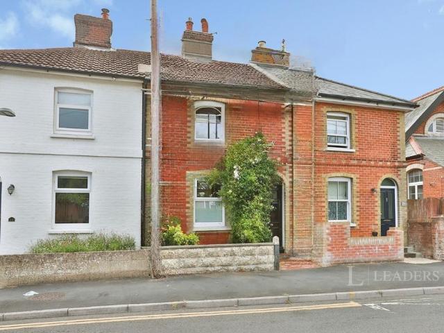 Wick Lane, Christchurch, BH23 2 bed terraced house to rent £1,520 pcm £351 pw