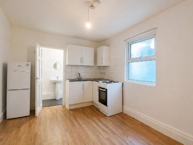 Wick Road, London E9, Studio to rent, £1,500 pcm | PrimeLocation