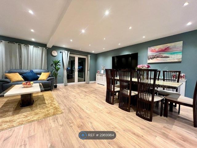 Wickets Way, Ilford IG6, 5 bed detached house to rent, £3,600 pcm | PrimeLocation