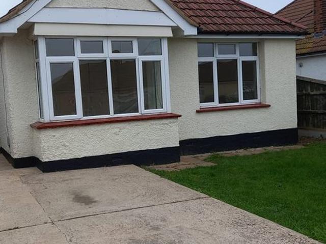 Wickford, Essex SS11, 2 bed bungalow to rent, £1,550 pcm | PrimeLocation