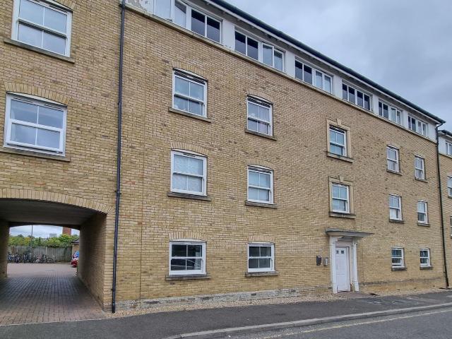 Wickham Crescent, Braintree, Essex CM7, 2 bed flat to rent, £1,150 pcm | PrimeLocation