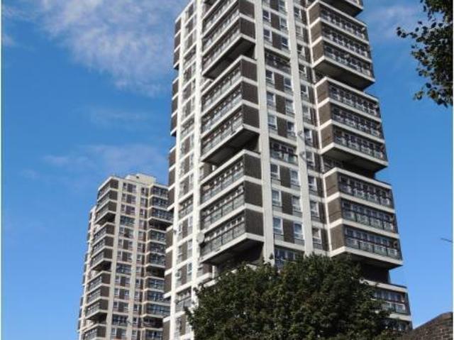 Wickham Road, Beckenham, London, BR3 5JE 2 bed flat to rent £2,253 pcm £520 pw