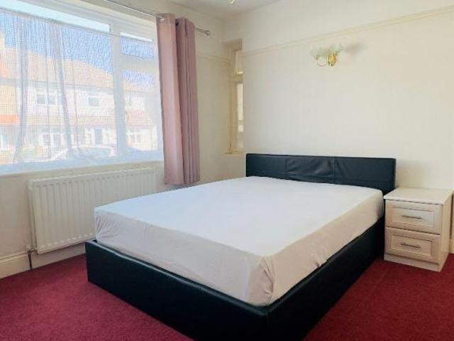 Wickham St, London, DA16 1 bed in a house share to rent £800 pcm £185 pw