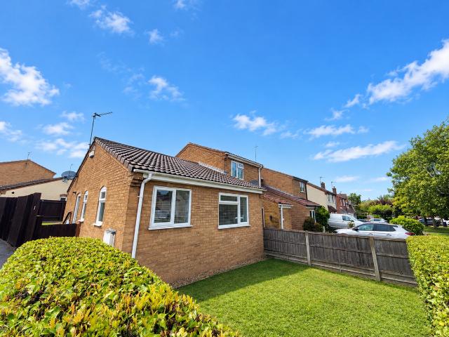 Wicklow Close, Shepshed LE12, 2 bed bungalow to rent, £925 pcm | PrimeLocation