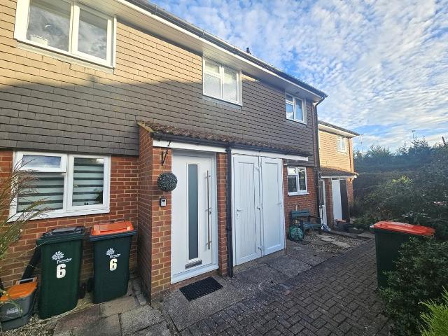 Wickland Court, Hunter Road, Crawley, West Sussex. RH10, 1 bed maisonette to rent, £1,100 pcm | PrimeLocation