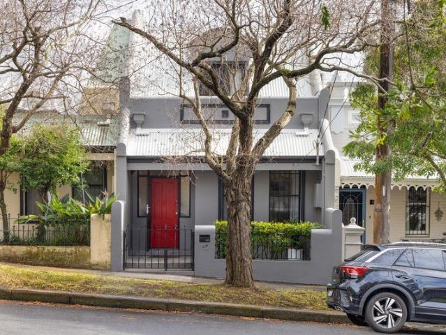 Wide fronted family home in ultra central neighbourhood