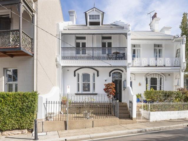 Wide fronted Victorian home with garage on 158sqm