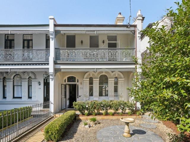 Wide Victorian home / elegance in the Toxteth Estate
