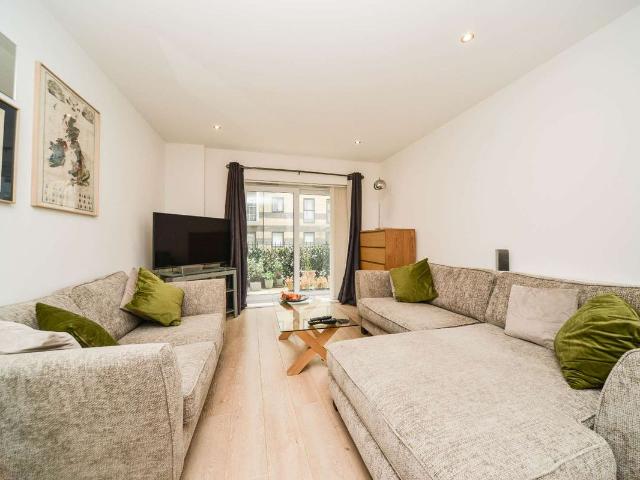 Wideford Drive, Romford, Greater London RM7, 2 bed flat to rent, £1,800 pcm | PrimeLocation
