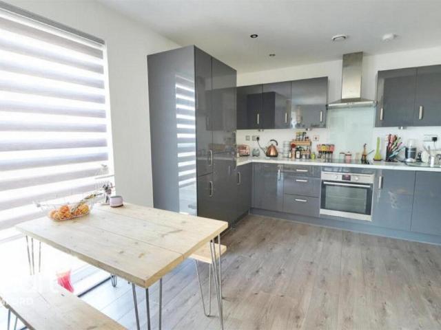 Wideford Drive, Romford 2 bed flat to rent £1,750 pcm £404 pw