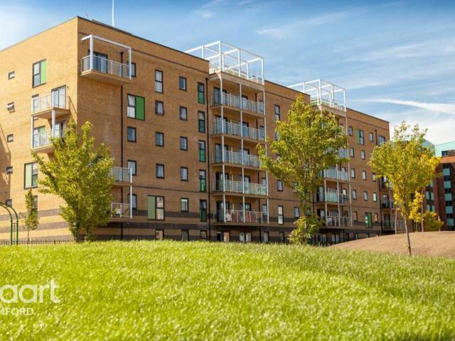 Wideford Drive, ROMFORD 3 bed apartment to rent £2,000 pcm £462 pw