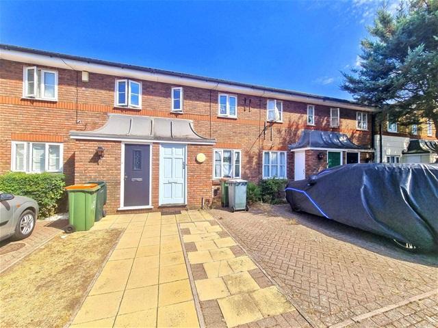 Widgeon Close, Custom House 2 bed house to rent £1,950 pcm £450 pw