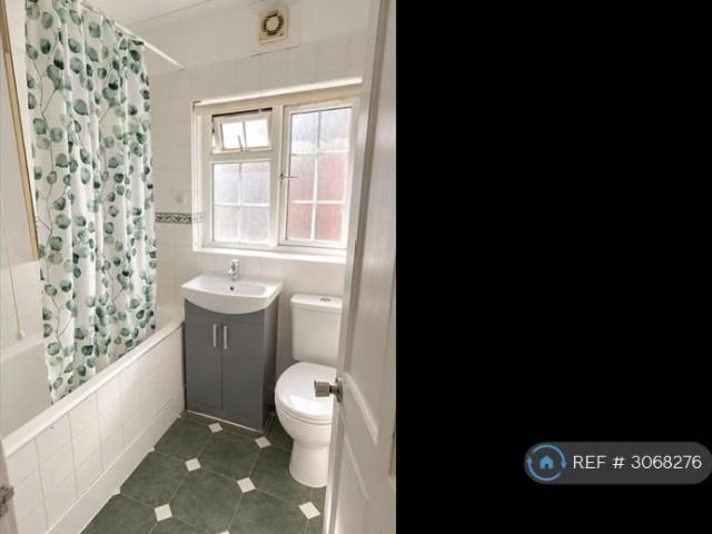 Widmer Court, London, TW3 2 bed detached house to rent £2,600 pcm £600 pw
