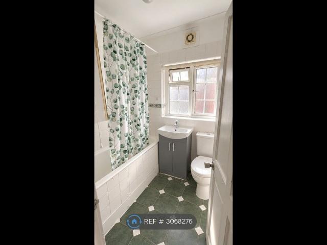 Widmer Court, London TW3, 2 bed detached house to rent, £2,600 pcm | PrimeLocation