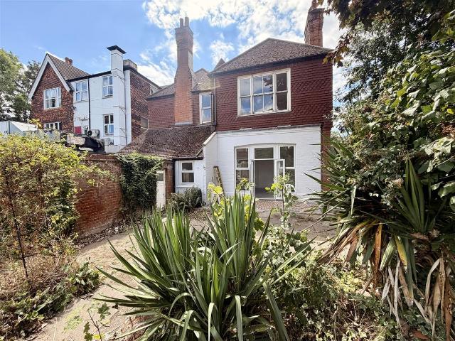 Widmore Road, Bromley BR1, 2 bed flat to rent, £1,600 pcm | PrimeLocation