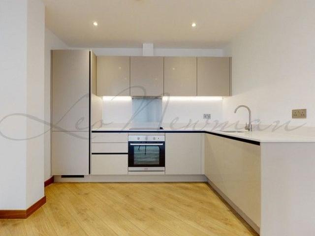 Widmore Road, London BR1, 2 bed flat to rent, £1,895 pcm | PrimeLocation