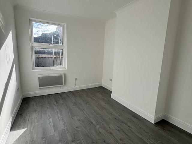Widmore Road, London 1 bed apartment to rent £1,470 pcm £339 pw