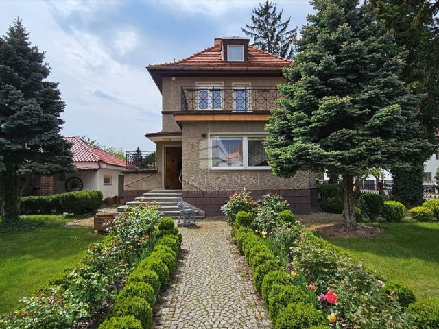 Świdnica Poniemiecka willa 158 m² z ogrodem i garażem
