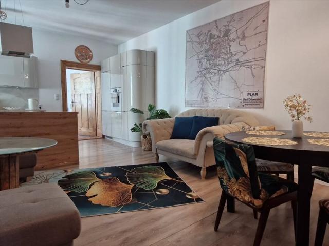 Polecam przestronne 101,6 m² mieszkanie z balkonem w centrum Świdnicy