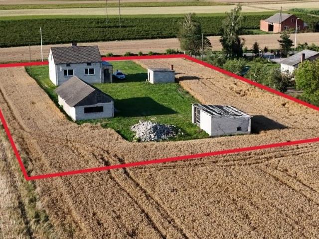 Widokowa działka z domem i budynkami gospod. 135 m2