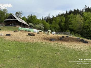 Widokowa działka z domem i stawem w Istebnej