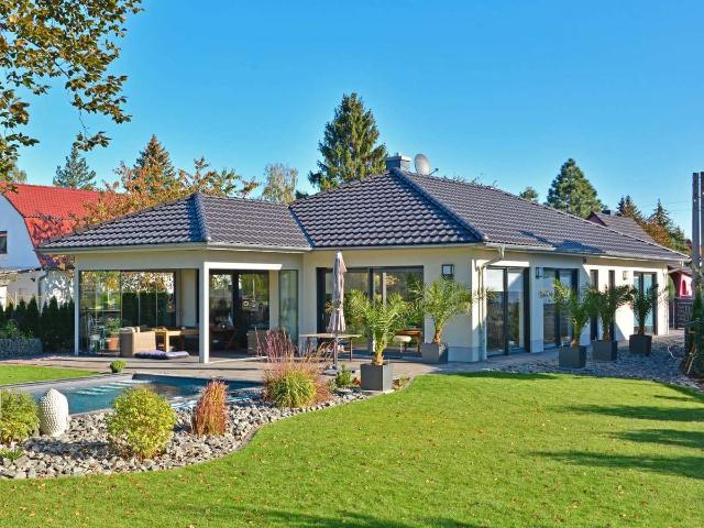 Wie gefällt Ihnen unser Winkel Bungalow Vorschlag? Den Grundriss können Sie gern ändern! Grdst. inkl