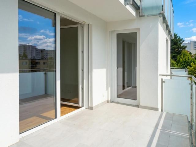 WIE EIN ERSTBEZUG große Terrasse Luftwärmepumpe zum Heizen und Kühlen Direkte U Bahn Nähe Garage im Haus möglich