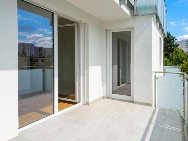 WIE EIN ERSTBEZUG große Terrasse Luftwärmepumpe zum Heizen und Kühlen Direkte U Bahn Nähe Garage im Haus möglich