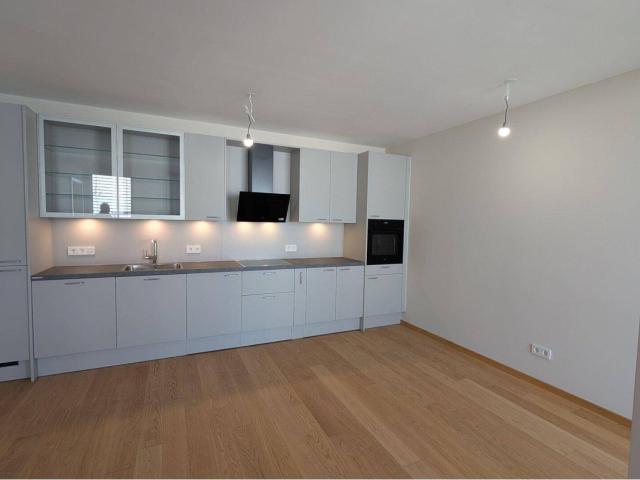 Wie Erstbezug: Akonti für Warmwasser und Heizung inkludiert! Entzückende 2 Zimmerwohnung mit einer kleinen, aber feinen Loggia in sehr guter Infrastrukturlage