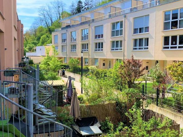 Wie im eigenen Haus: Tolle Maisonettewohnung: 5 1/2 Zimmer mit Terrasse und kl. Garten