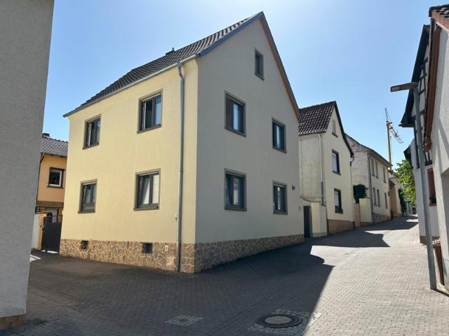 Wie Neubau: 4,5 Zimmer EFH mit Innenhof und sep. 1.200 m² Gartengrundstück in Bubenheim