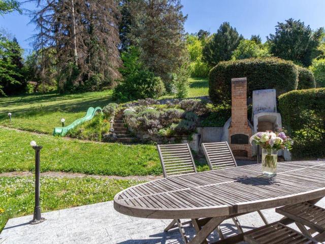 Wienerwald statt Reihenhaus: Villa mit Parkgarten nahe Wien