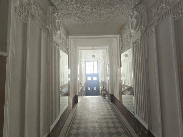 Wiener Altbauwohnung+U1 Nähe + Stilvolle barrierefreie 3 Zimmer Altbauwohnung mit separater Küche, Kamin und Innenhof Balkon