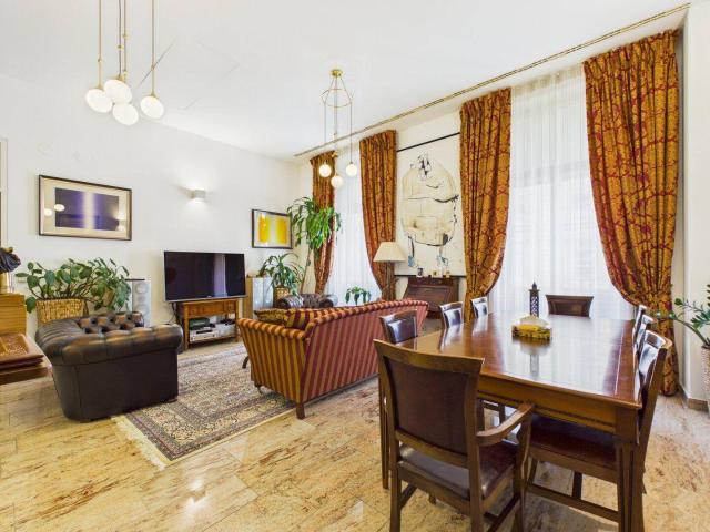 Wiener Eleganz | Exklusive 3 Zimmer Wohnung mit Kamin | 1010 Wien