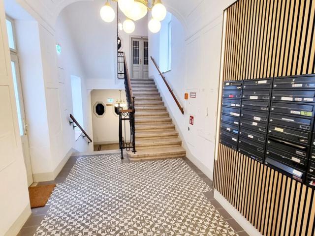 Jetzt Kurzfristig 50% Provision Sparen! Hofseitiger Balkon Genehmigt! Wiener Flair, Hofruhe und ein Blick zum Verlieben Frisch Saniert! Absolute Hof Ruhelage mit Blick Ins Grüne! Traumaft Schönes Altbauhaus + Bestlage in 1030 Wien!